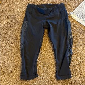 Women’s Lululemon black crop leggings sz 4
